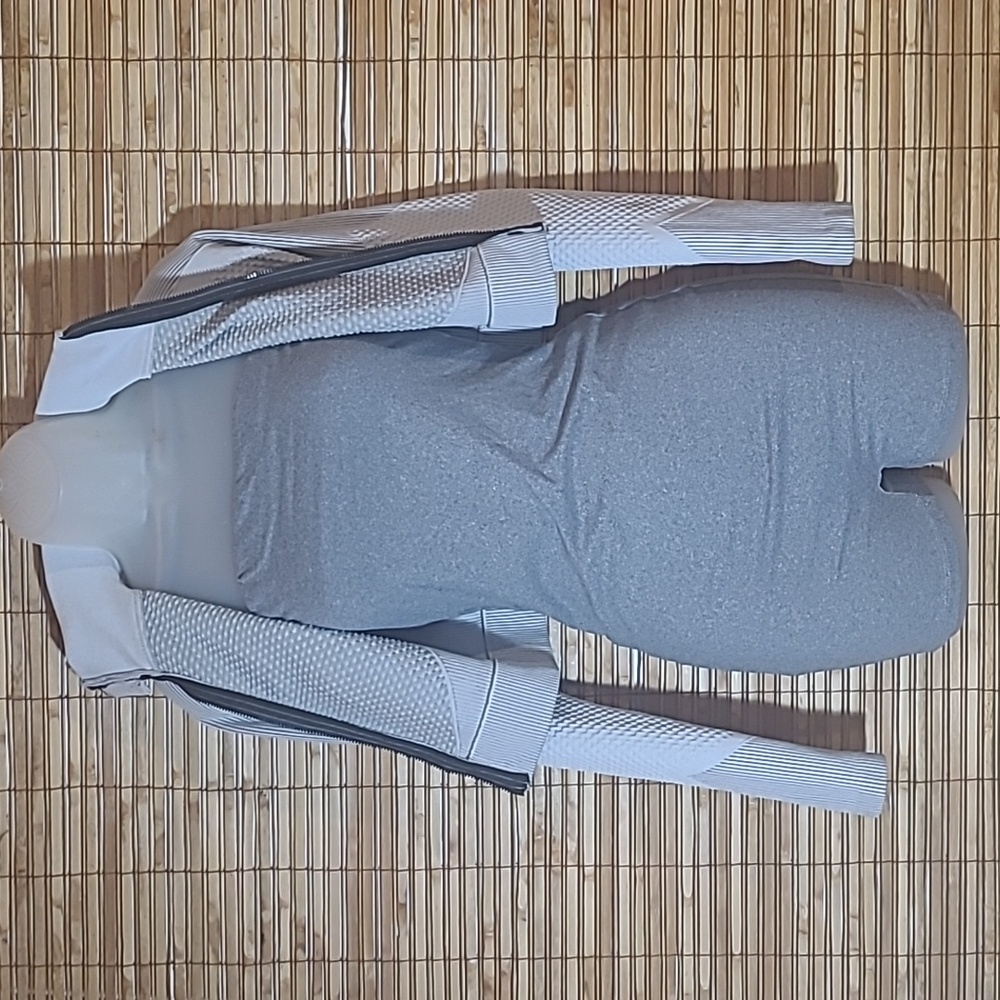 Fitted 2pc Full Support Workout/Running Set 🏃‍♀️👟 - Picture 10 of 10